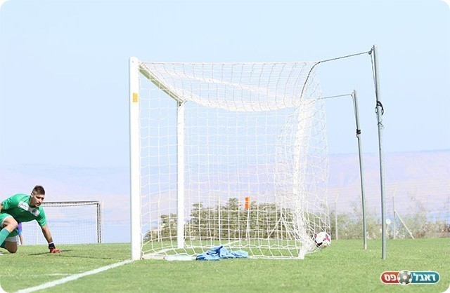 הכדור אדיר של עקיבא נעצר ברשת (עודד חסין)